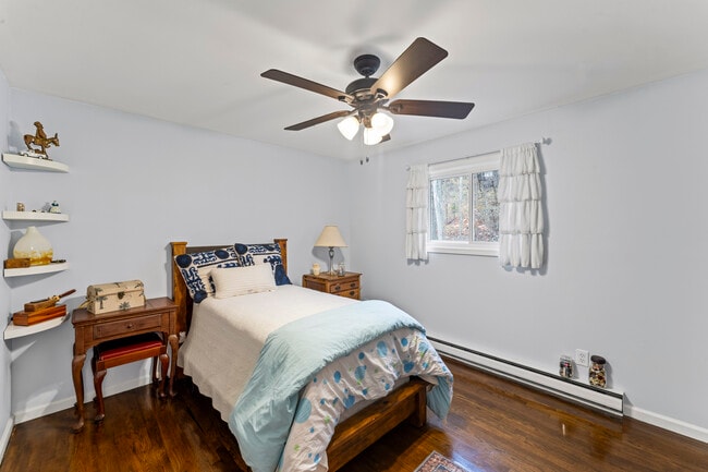 Building Photo - 8 Glenview Dr