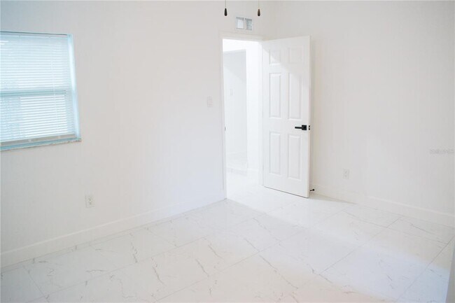 Building Photo - 5014 Dr. M.L.K. Jr St S