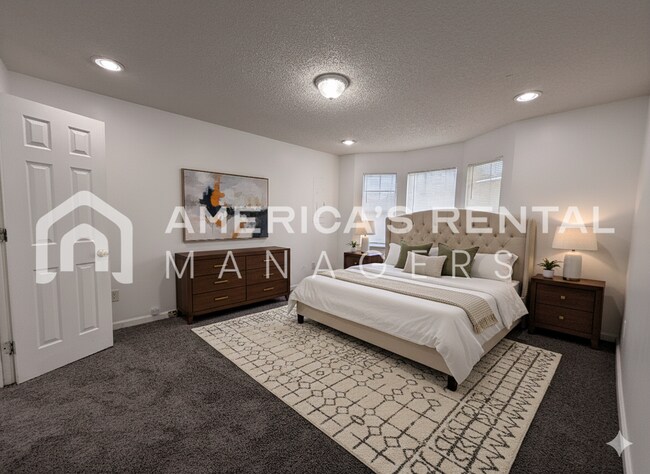 Building Photo - Updated Three Bedroom Two Bath Rental!