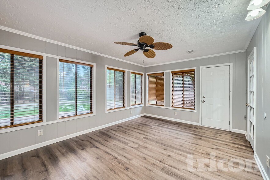 Building Photo - 3944 River Dr SW