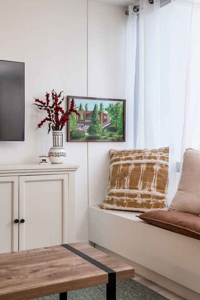 Building Photo - 2800 N Lake Shore Dr