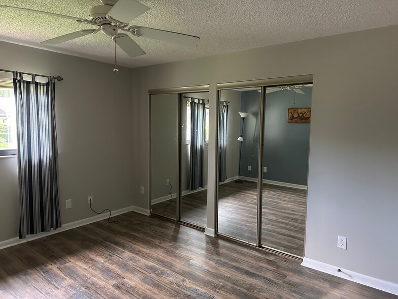 Building Photo - 3852 NE 19th Street Cir
