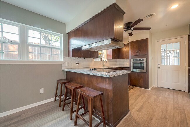 Building Photo - 7810 Locke Ln