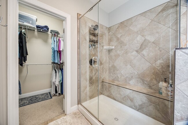 Building Photo - Stunning 4-Bedroom, 3.5-Bath Full Brick Ho...
