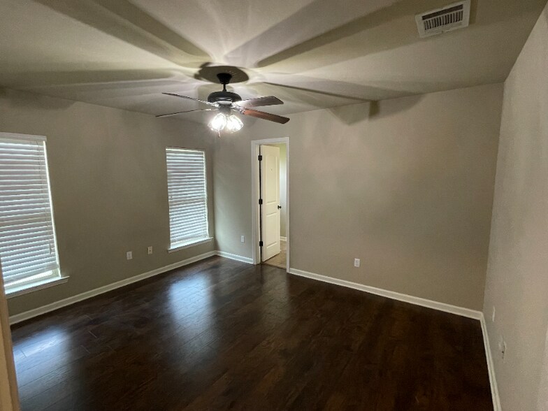 Building Photo - 42169 Broad Walk Ave