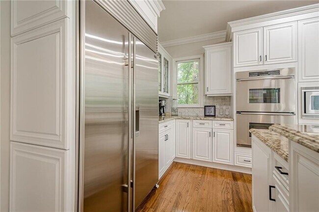 Building Photo - 700 S Brighton Ct