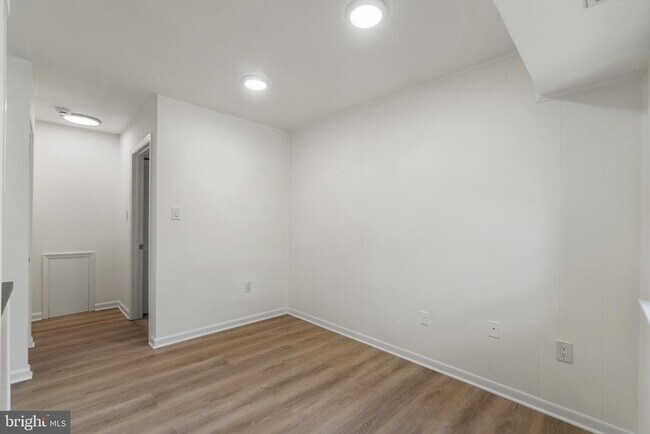 Building Photo - 9 Silverwood Cir