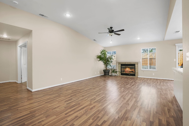 Building Photo - 209 Grapewood Ct