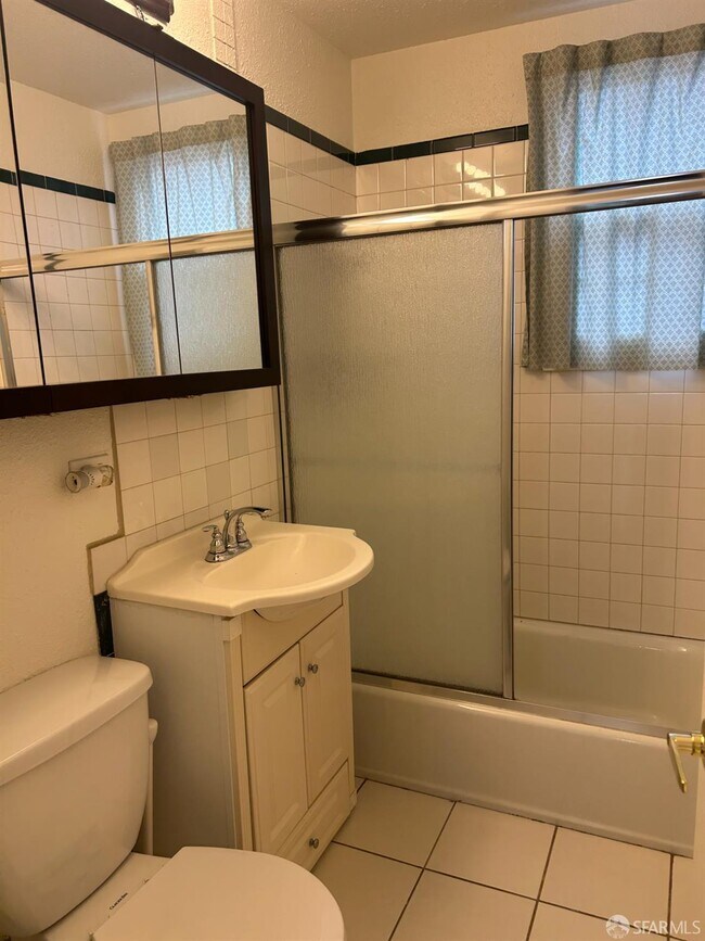 Building Photo - 255 Molimo Dr