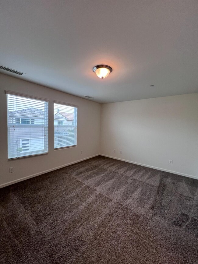 Building Photo - 1918 Oak Ln