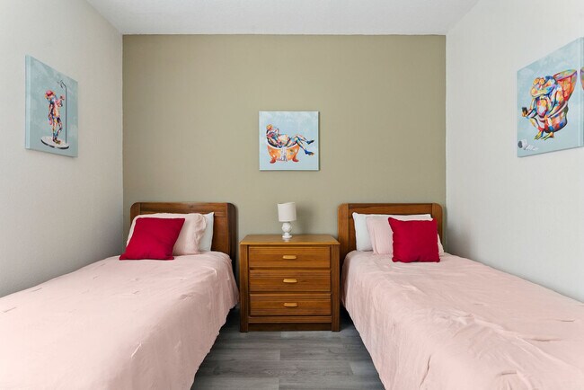 Building Photo - 8101 Coconut Pl