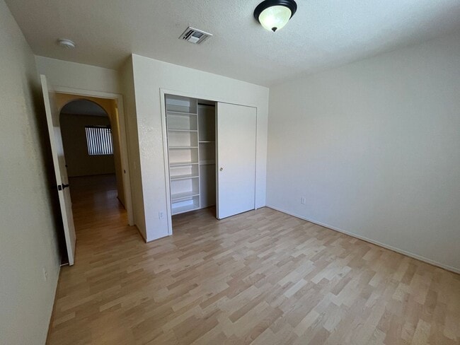 Building Photo - Cute and clean 4 bedroom home available now