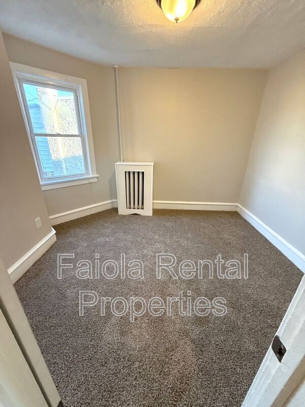 Building Photo - 905 Keener Ave