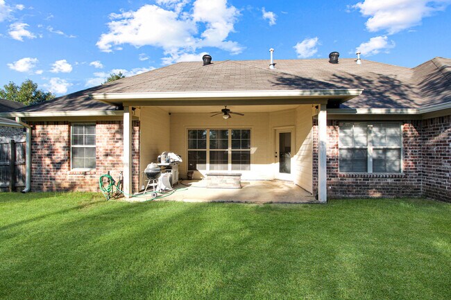 Building Photo - 165 Harvey Cir