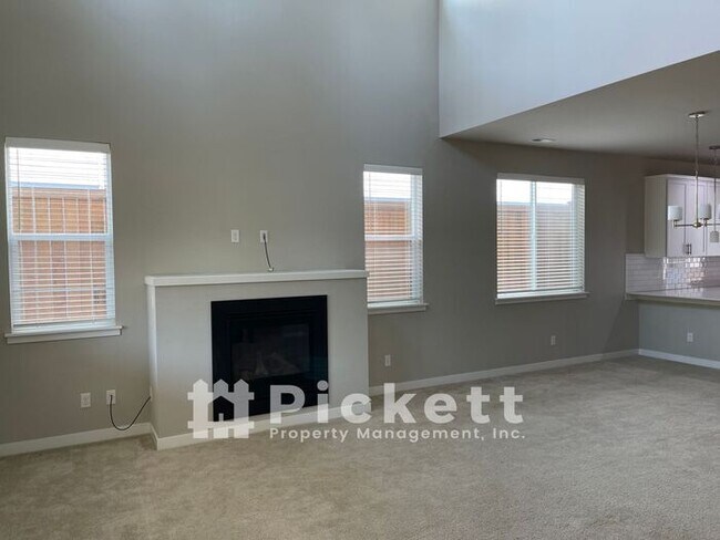 Building Photo - Large 4 Bedroom McCormick Woods Home