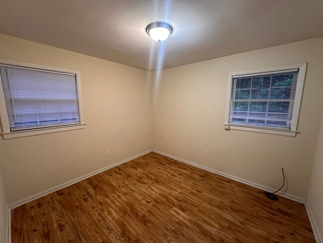Building Photo - 801 Montclair Dr