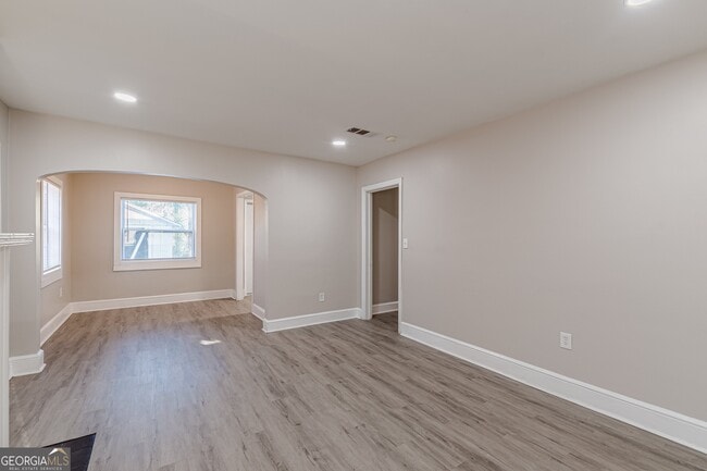 Building Photo - 1376 Westmont Rd SW