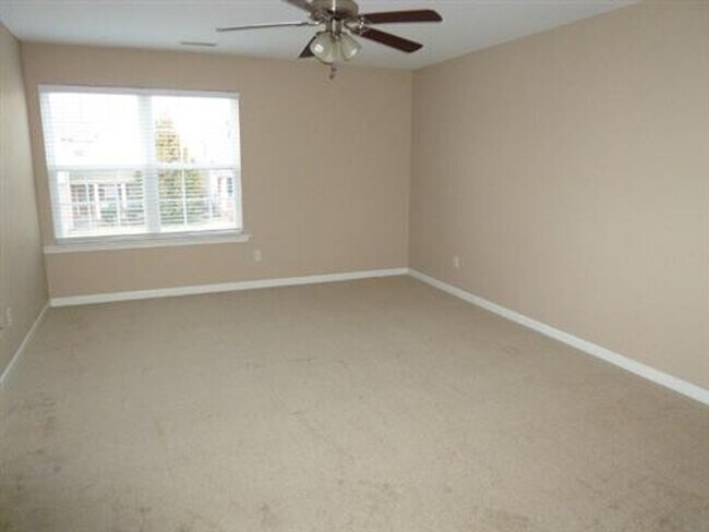 Building Photo - Gorgeous home in the Windhaven Shores Subd...