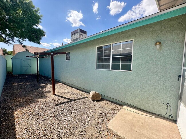 Building Photo - 3905 Raymond Ave