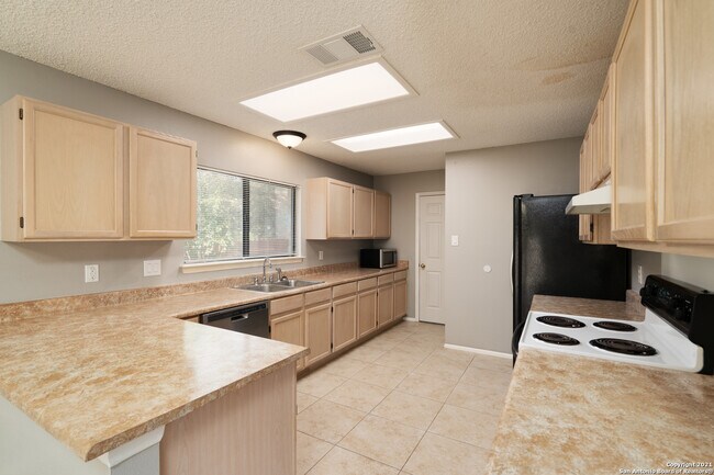 Building Photo - 9614 Fern Crest