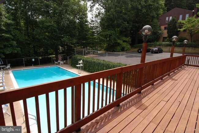 Building Photo - 9926 Great Oaks Way