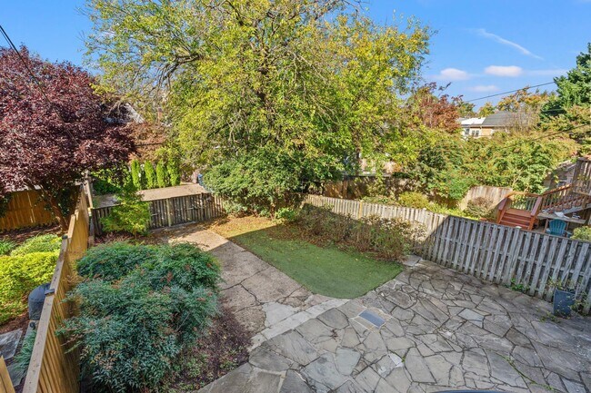 Building Photo - 2814 Bellevue Terrace NW