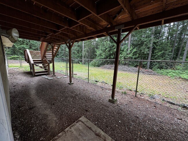 Building Photo - Silverdale Split-Level Home with Bonus Are...