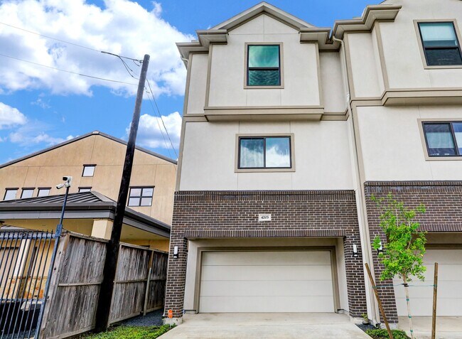 Building Photo - 4203 Allen St