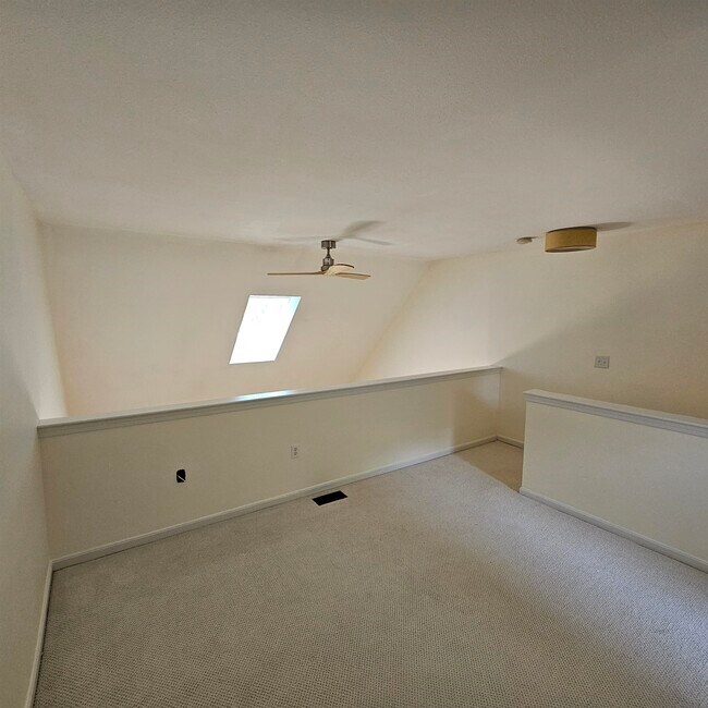 Building Photo - 8 Balmoral Dr