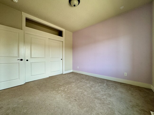 Building Photo - 16858 SW Larkspring Ln
