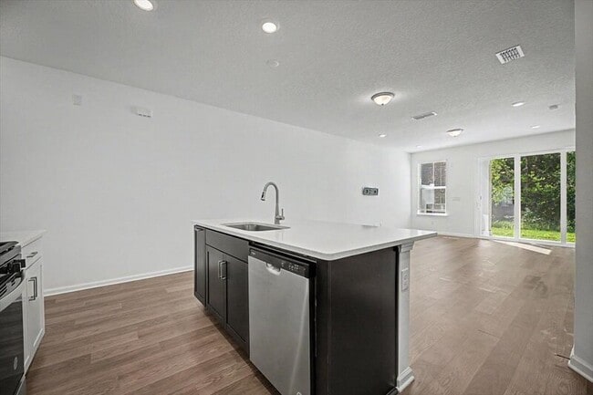 Building Photo - 61 Mellowood Ln