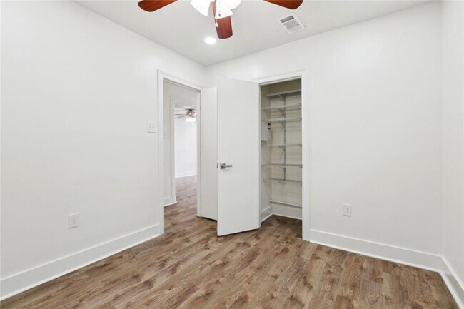 Building Photo - Kent Avenue