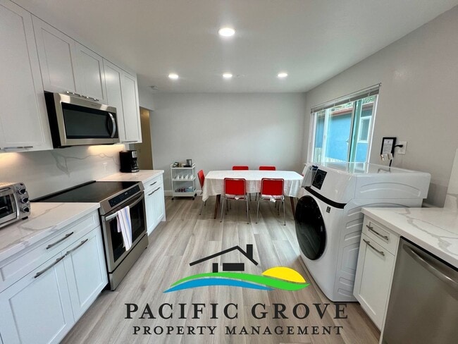 Building Photo - Furnished Single Family Home in Pacific Gr...