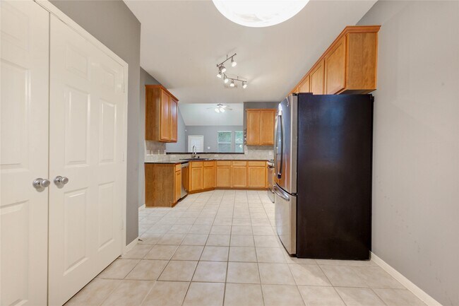 Building Photo - 2931 Meadowglen Cove