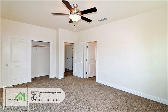 Building Photo - 2530 Rainbow Ln