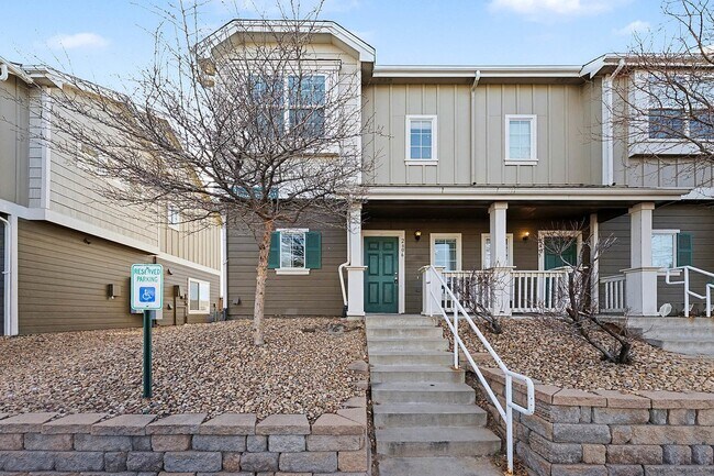 Building Photo - End Unit 3 Bedroom 2 Bath Townhome in Commerce City!