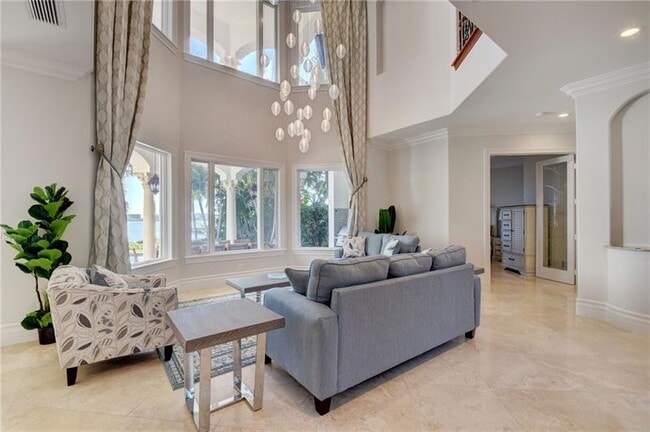 Building Photo - 1320 S Lakeside Dr