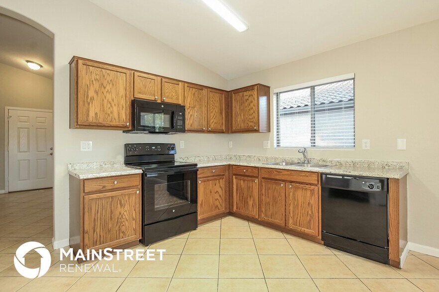 Building Photo - 13817 N 149th Ln