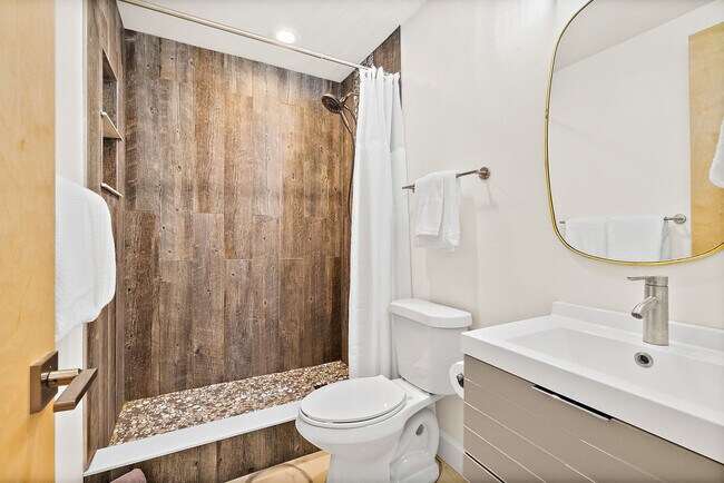 Building Photo - 107b A St