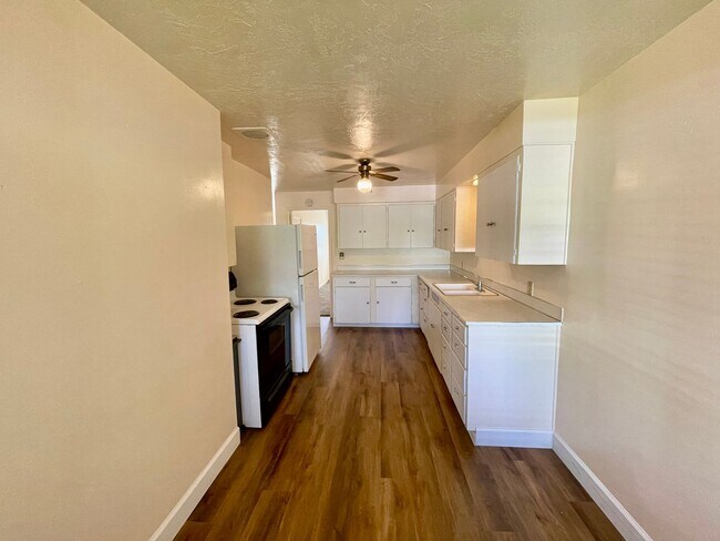 Building Photo - Vincent Park Triplex