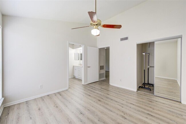 Building Photo - 2121 El Paseo St