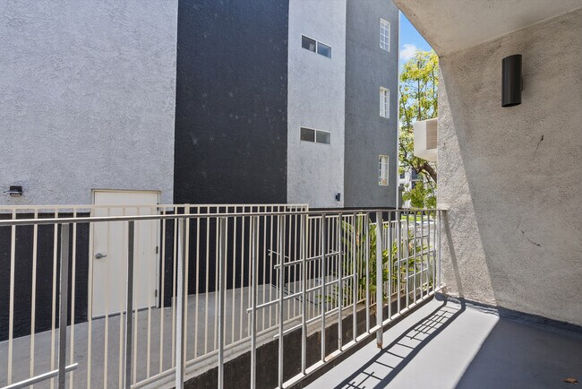 Building Photo - 15286 Sutton St