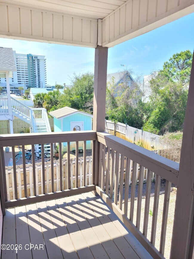 Building Photo - 4008 Crescent Dr