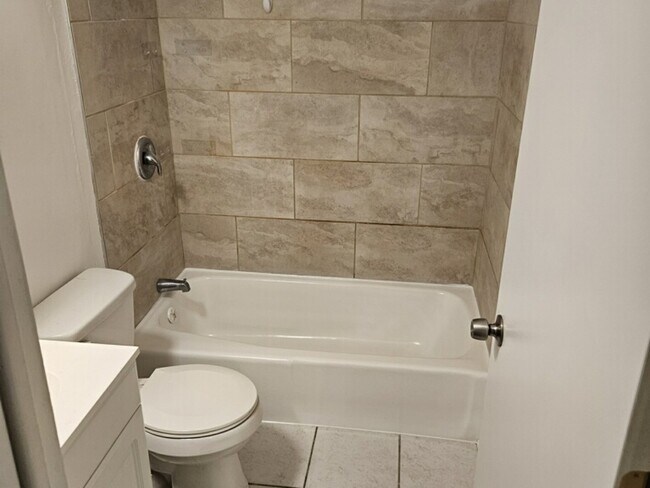 Building Photo - 4652 Custer Ave