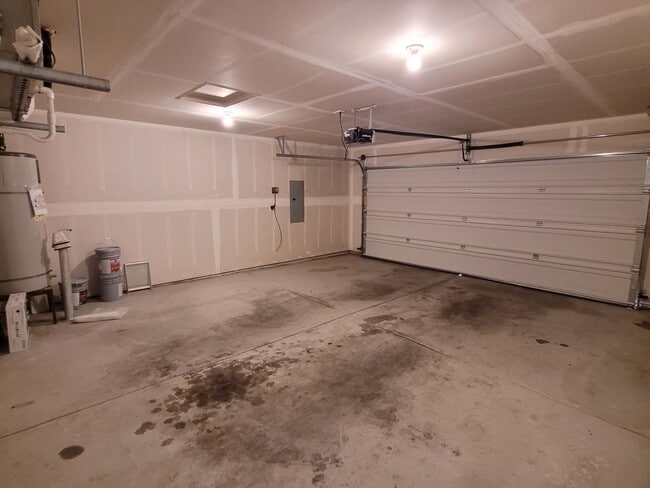 Building Photo - House with Garage