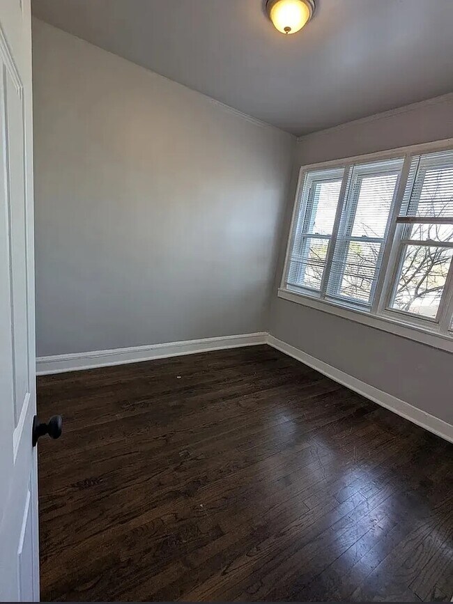 Building Photo - 7545 S May St