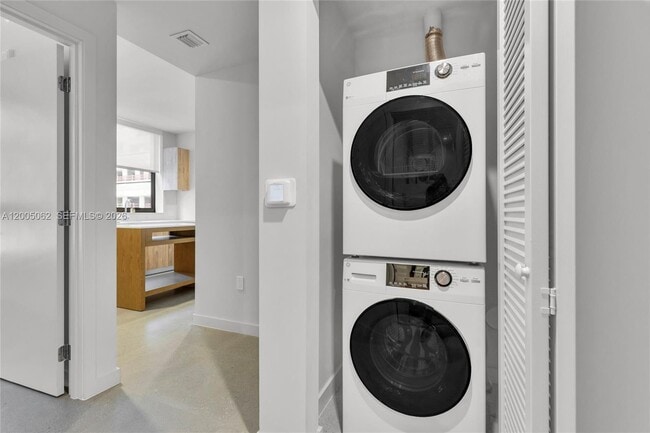 Building Photo - 11 NE 6th St