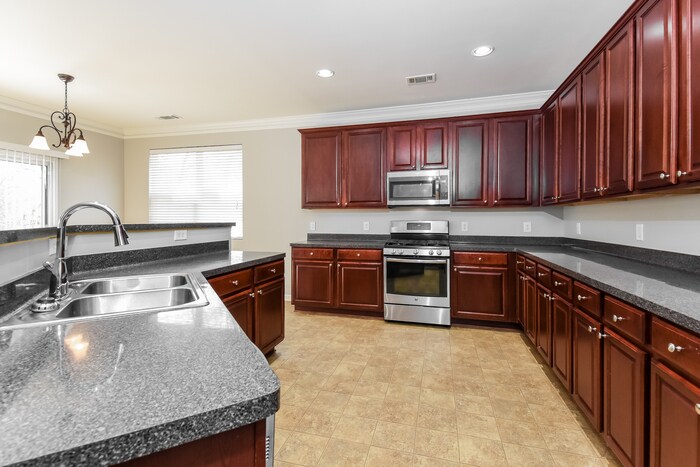 Building Photo - 2722 Groovers Lake Point