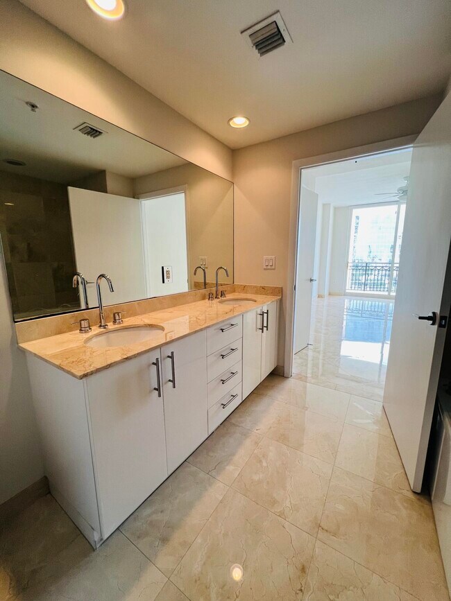 Building Photo - 550 Okeechobee Blvd
