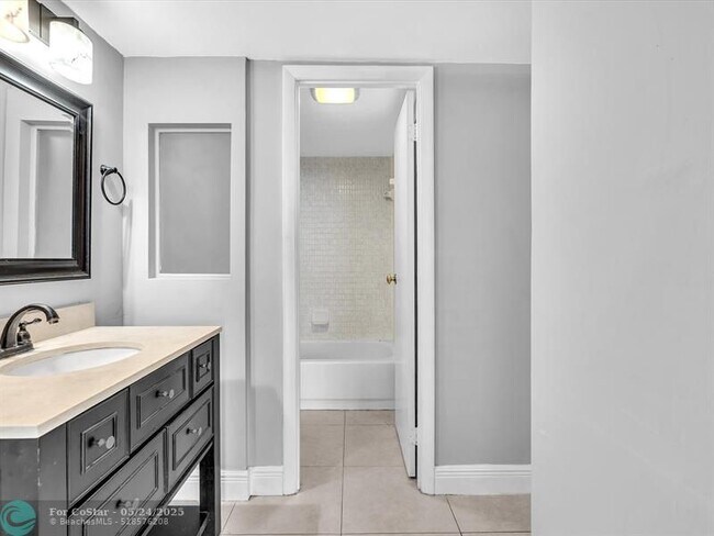 Building Photo - 20379 W Country Club Dr